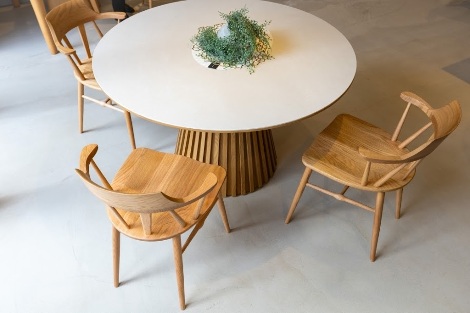 なぜ今、セラミックテーブルが選ばれるのか ? 暮らしに寄り添う新しい定番